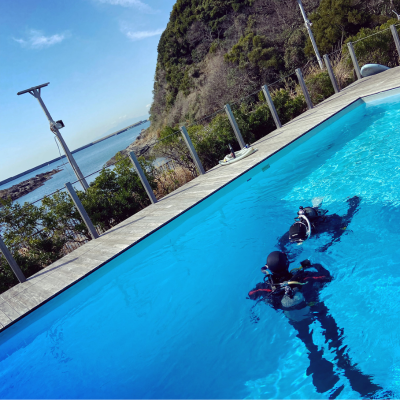 専用プールでの練習風景 - 安心安全な講習環境