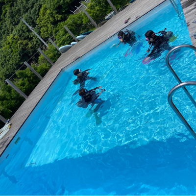 少人数制レッスン風景 - 1対4の丁寧な指導